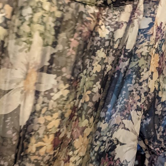 Pretty Sheer Floral Top - Picture 2 of 4